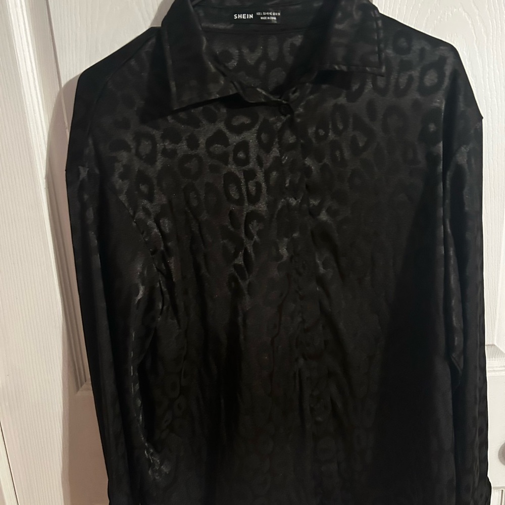 SHEIN Black Casual Button Down Shirt with Tonal Pattern